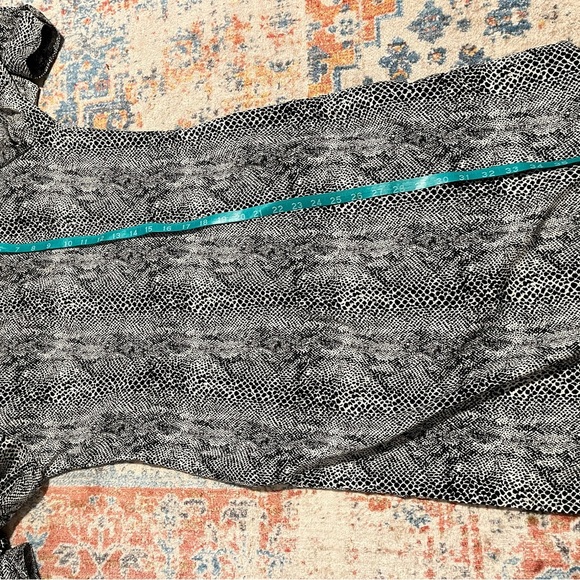 Vintage silky snakeskin print shirtdress long sleeved mother of pearl buttons - Picture 10 of 10